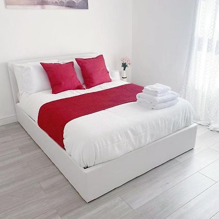 Agyeman Property Алдършот Екстериор снимка