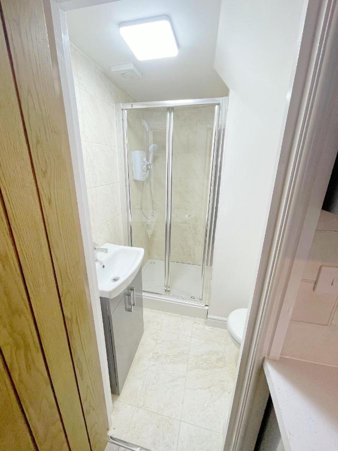 Agyeman Property Алдършот Екстериор снимка
