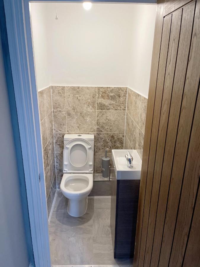 Agyeman Property Алдършот Екстериор снимка